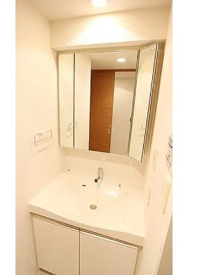 洗面設備　コンパクトで使いやすい洗面所