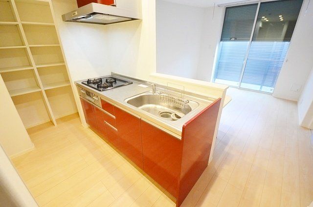 キッチン　★三口コンロ付のキッチンです★