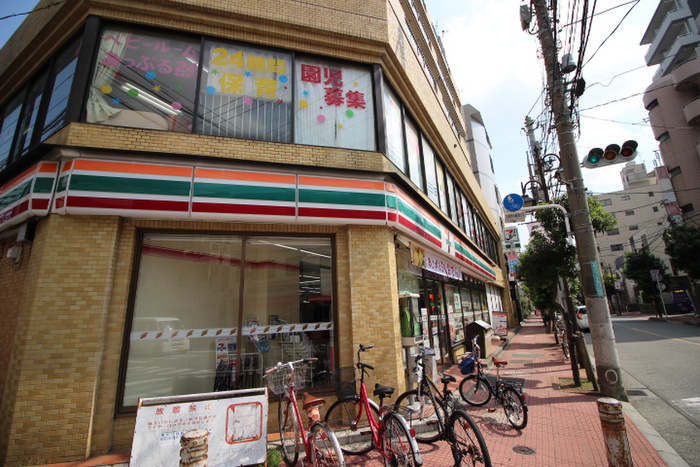 コンビニ　セブンイレブン（コンビニ）まで200m