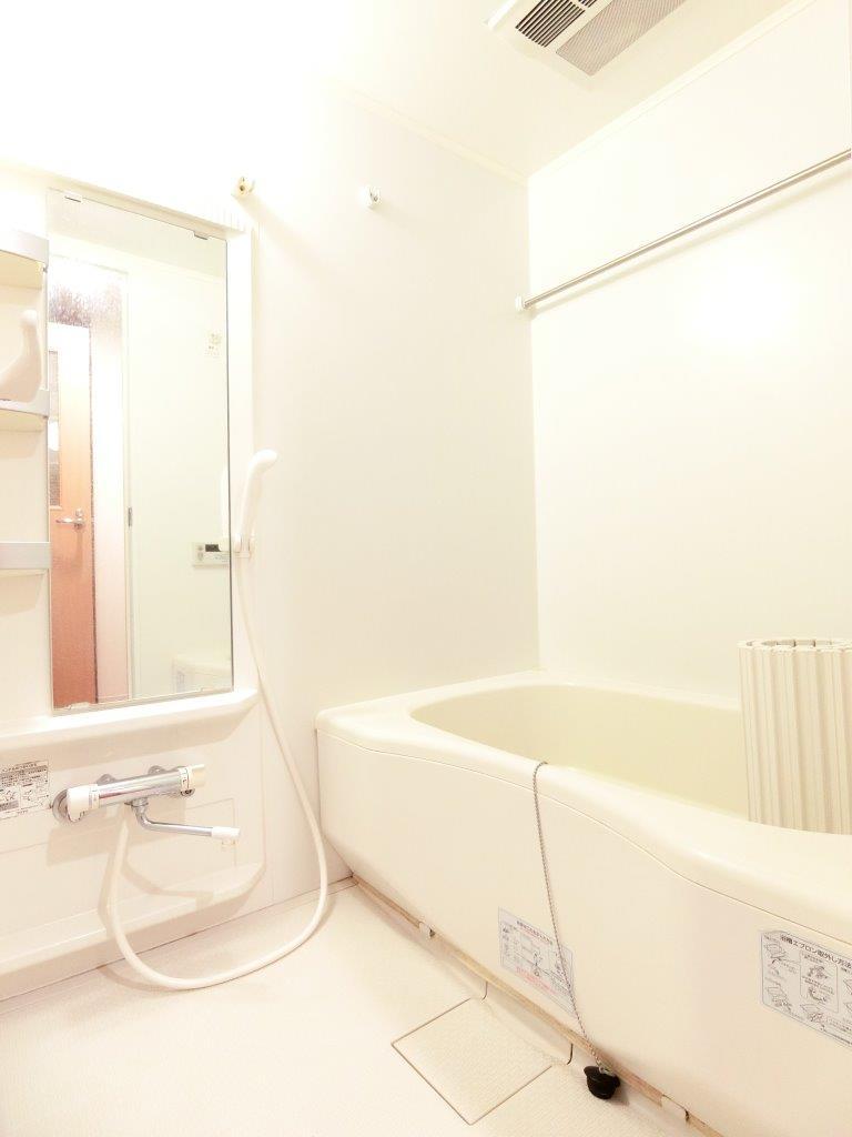 バス・シャワールーム　※別部屋参考写真