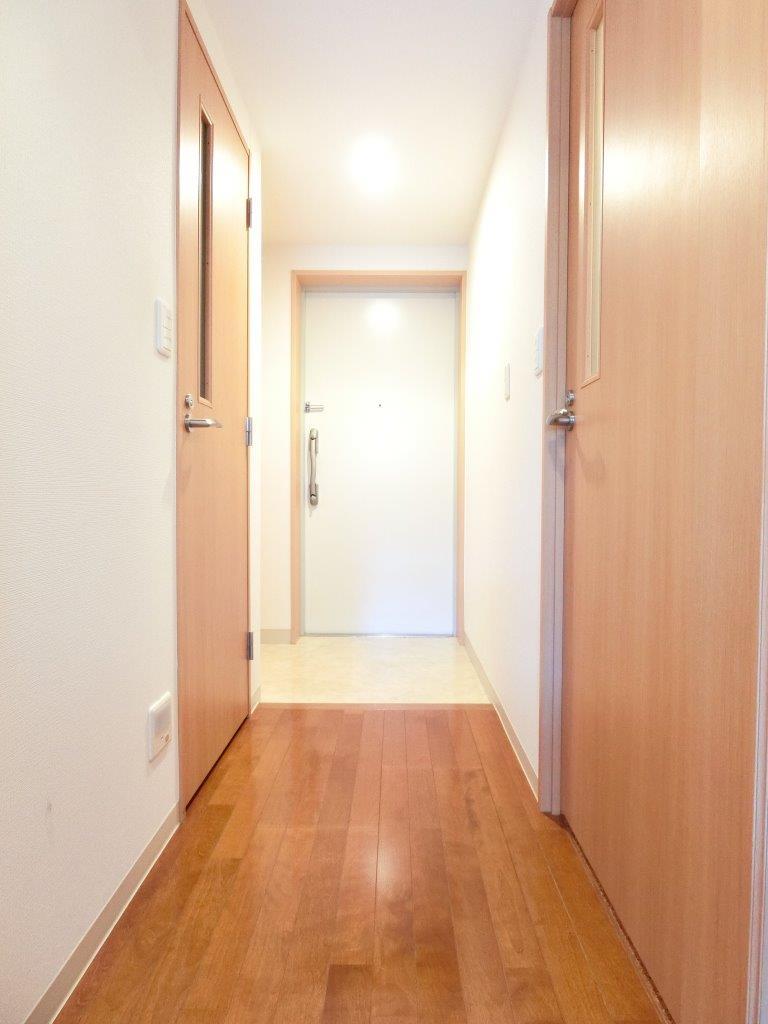 玄関　※別部屋参考写真