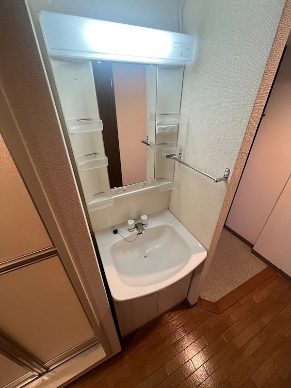 洗面設備　独立洗面台で身支度をすべて済ませてしまいましょう