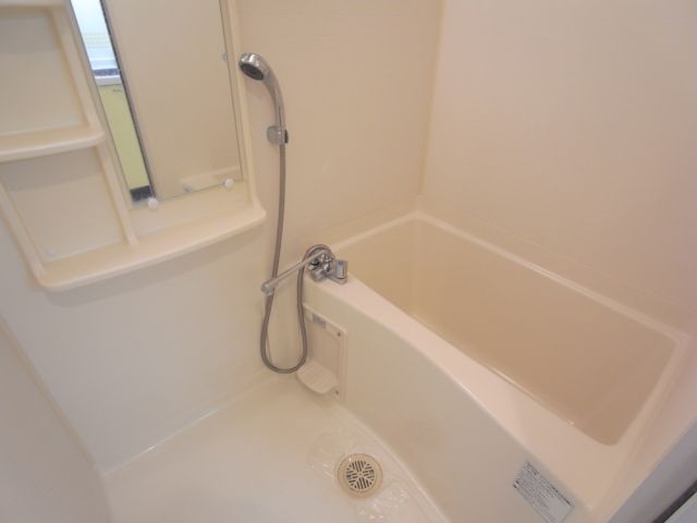 バス・シャワールーム　ゆったりとしたお風呂です。