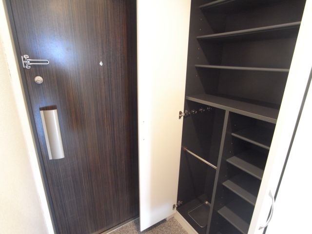 玄関　たくさん入る靴箱付き！