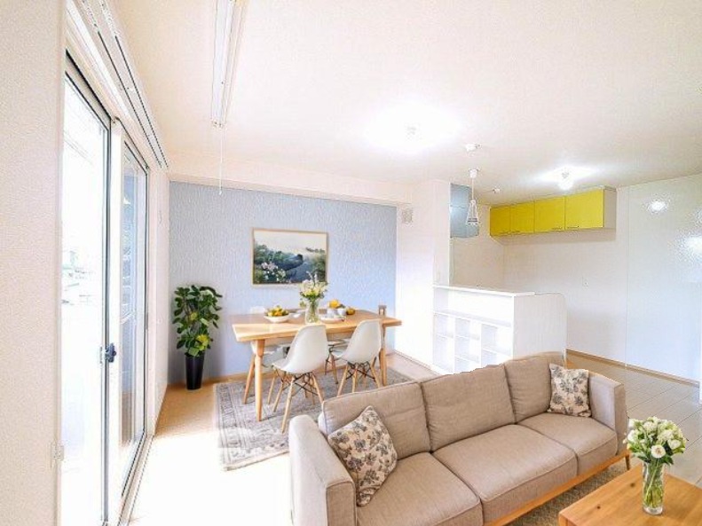 居室・リビング　CGで家具等を配置したもので家具等は含まれません