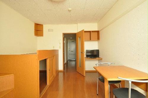 居室・リビング　家電設置済みのお部屋です。