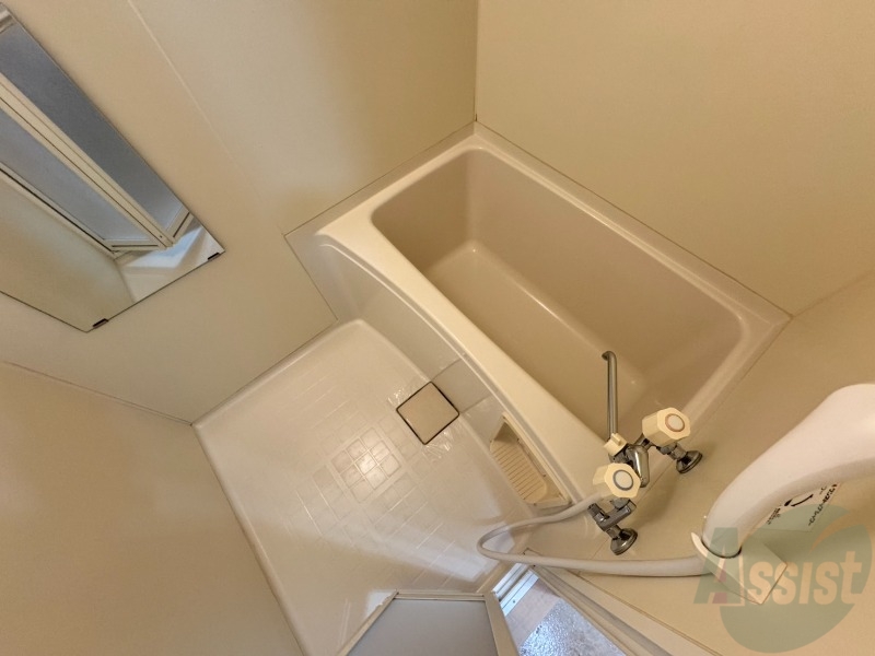 バス・シャワールーム　お風呂になります。一日の疲れを癒してくださいね。