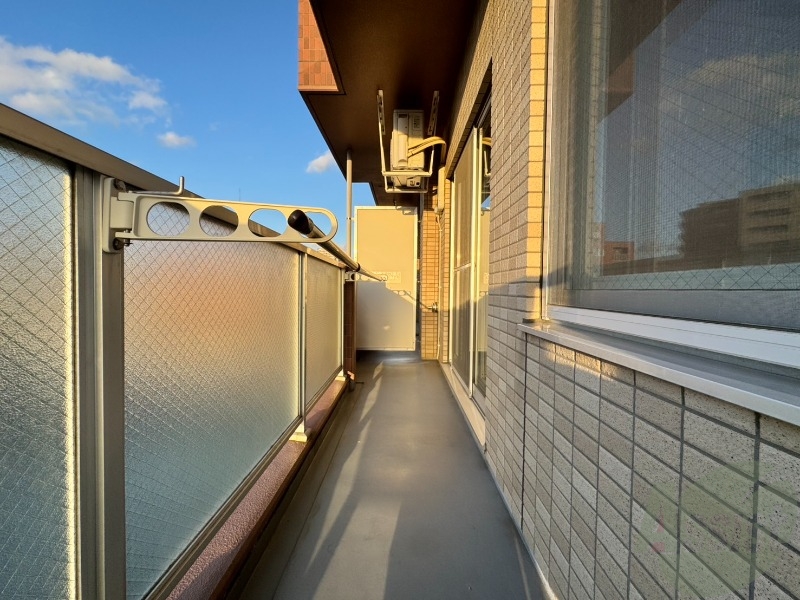 バルコニー　バルコニーです。天気の良い日には外干しができます！