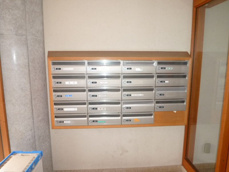 ロビー　ポスト