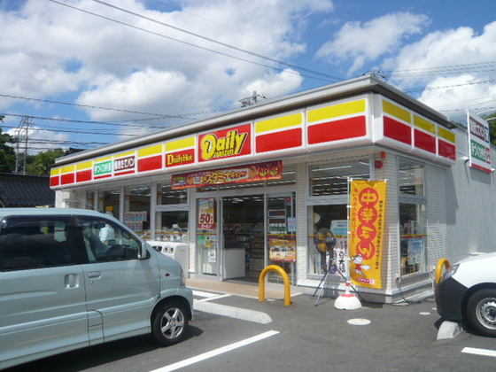 コンビニ　デイリーヤマザキ広島上安店（コンビニ）まで105m