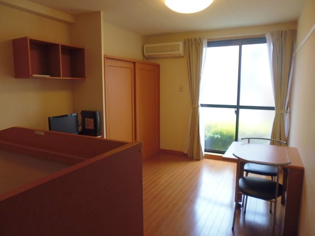 居室・リビング　採光がとれる明るいお部屋です。