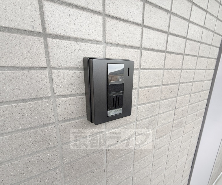 トイレ　タオル掛けもあり。