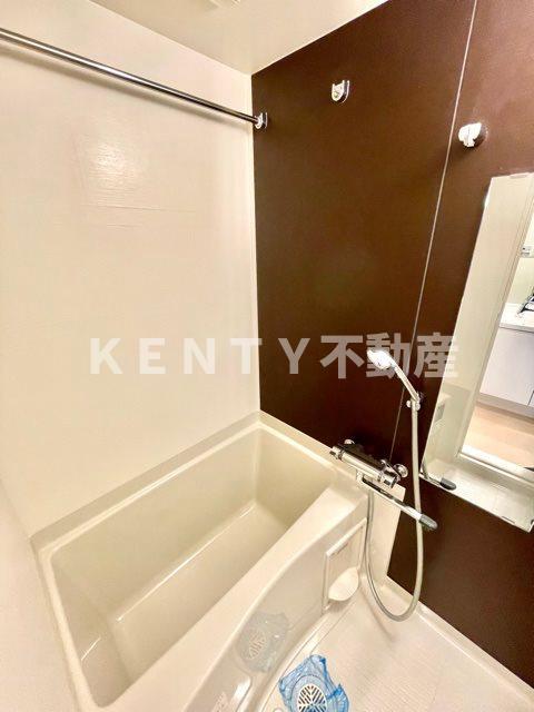 バス・シャワールーム　同タイプの別部屋の写真です。