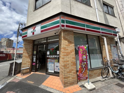 コンビニ　セブンイレブン（コンビニ）まで154m