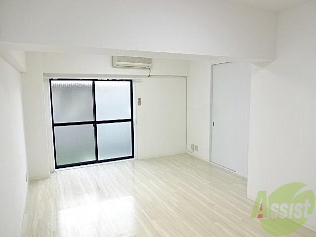 居室・リビング　広々としたリビングはゆったりとしたスペースがありいいですね♪