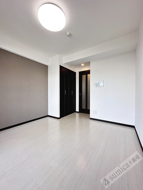 居室・リビング　アクセントクロスがオシャレを演出♪♪