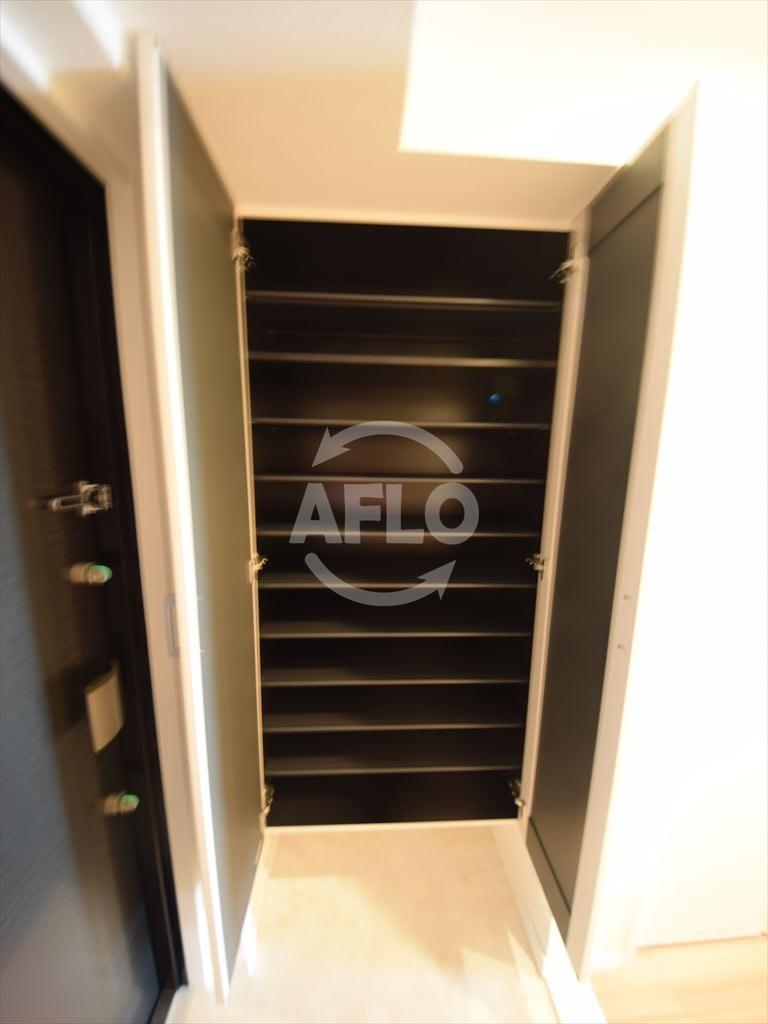 収納　レオンコンフォート難波南　下足入れ