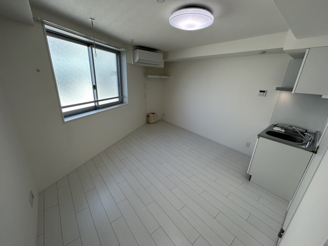 居室・リビング　明るい洋室です