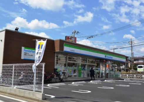 コンビニ　ファミリーマート 笹下4丁目店（コンビニ）まで748m