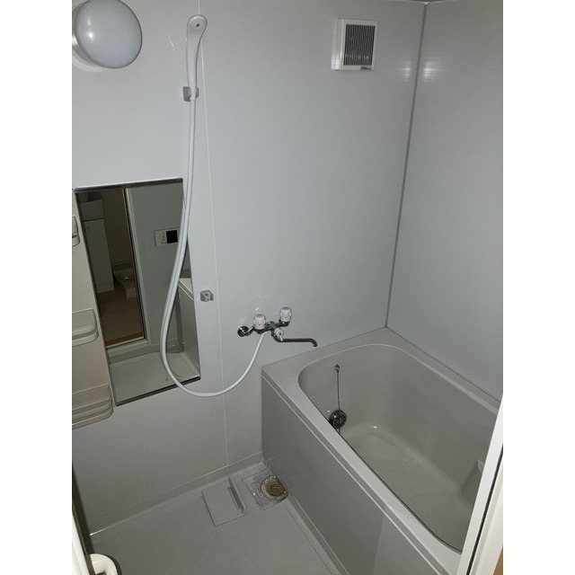 バス・シャワールーム　別部屋のお写真です。