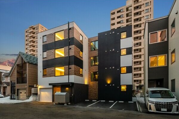 建物外観　地下鉄徒歩5分のデザイナーズマンション募集開始です♪