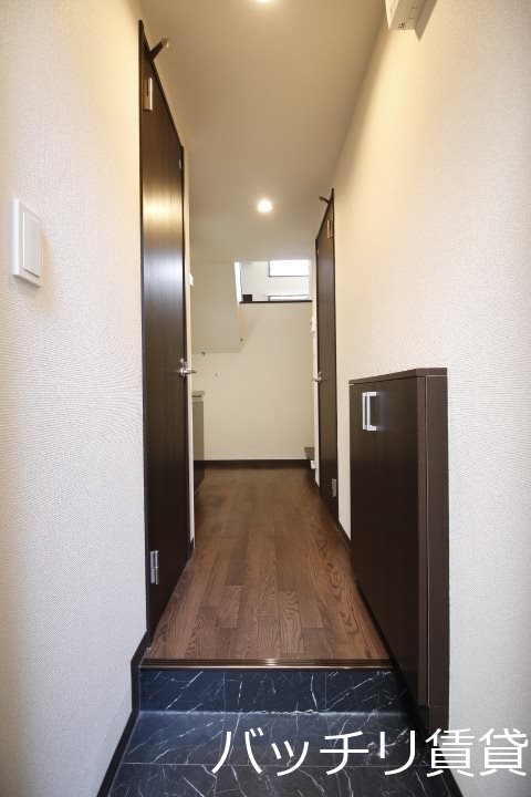 玄関　※同型タイプの為現状優先
