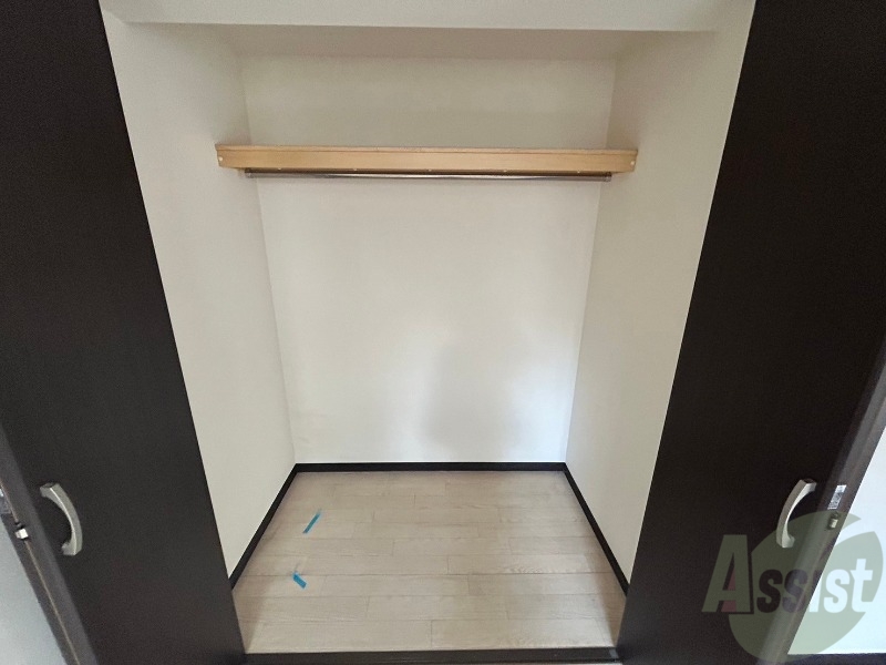 収納　クローゼットは奥行きもあり、荷物が多い方でも安心です。