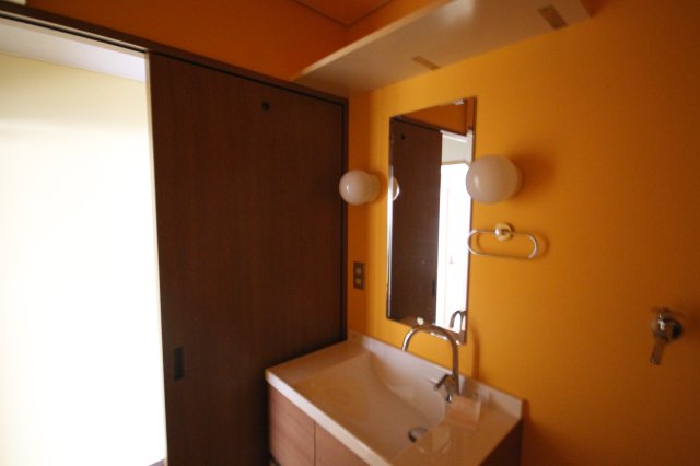 洗面設備　写真は類似です。