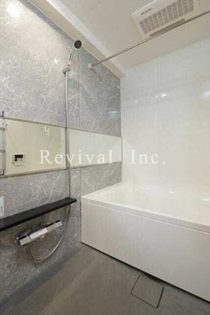 バス・シャワールーム　追い焚き・浴室乾燥完備でございます