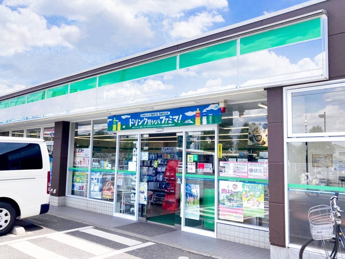 コンビニ　ファミリーマート（コンビニ）まで234m