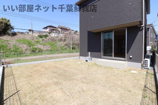 庭　簡単な家庭菜園も楽しめるお庭です