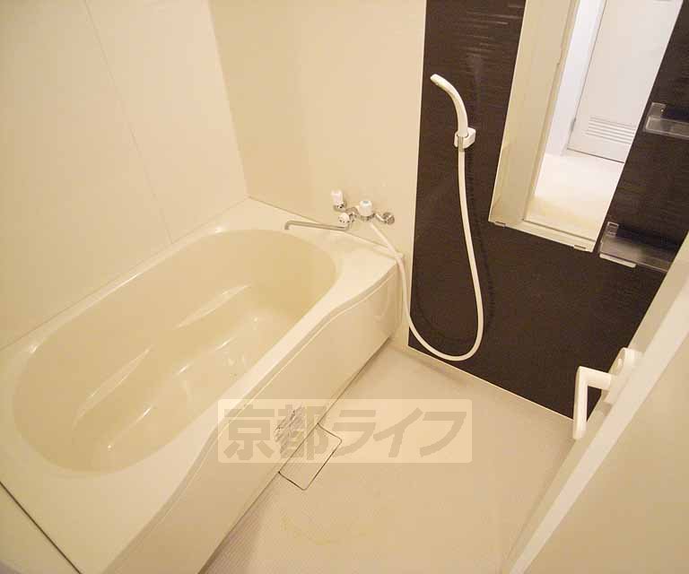 バス・シャワールーム　高級感のある浴室です。