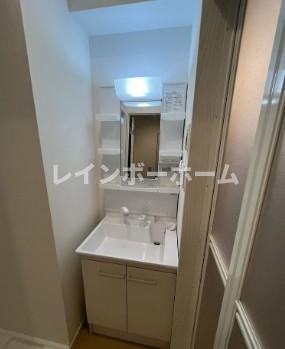 洗面設備　スペースが確保できる洗面所です