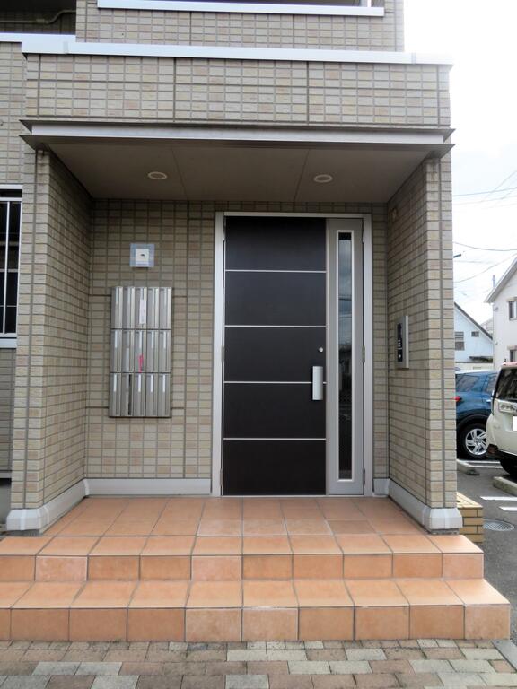 エントランス　オートロック付きで女性も安心です！