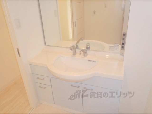 洗面設備　洗面台も大きくて使いやすいです。