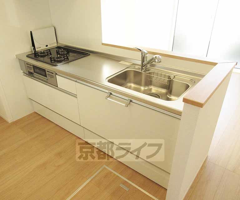 キッチン　３口ガスコンロのシステムキッチンです。