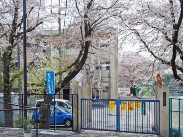 小学校　八王子市立 由井第三小学校（小学校）まで1364m