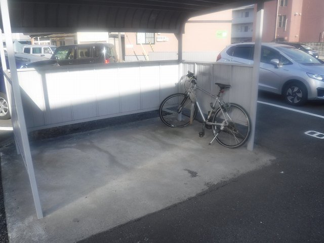 その他　屋根付き駐輪場です☆