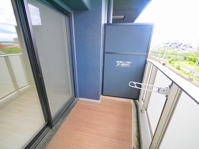 バルコニー　外からの目が気にならないバルコニーで洗濯物が干せます