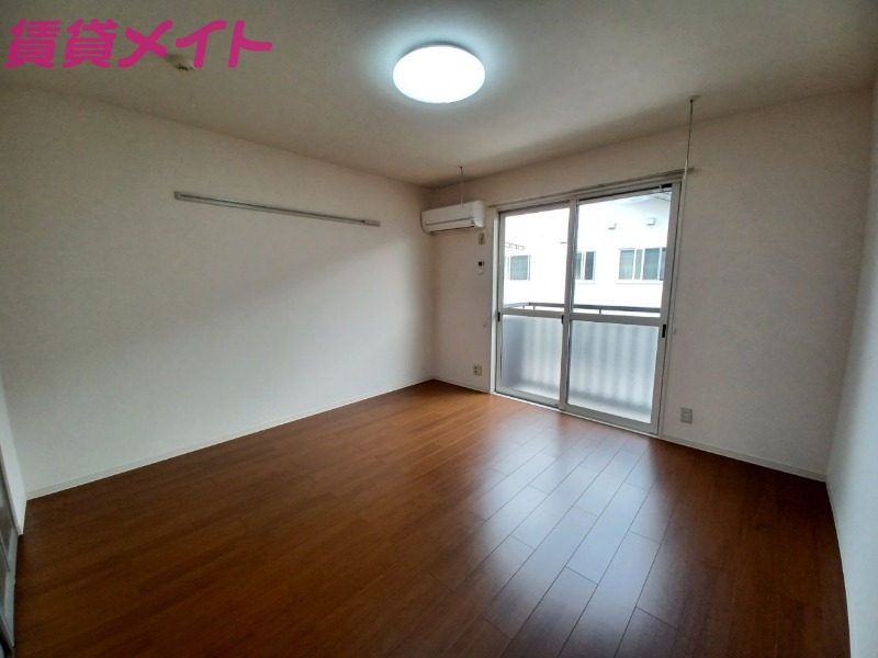 居室・リビング　別部屋反転参考写真