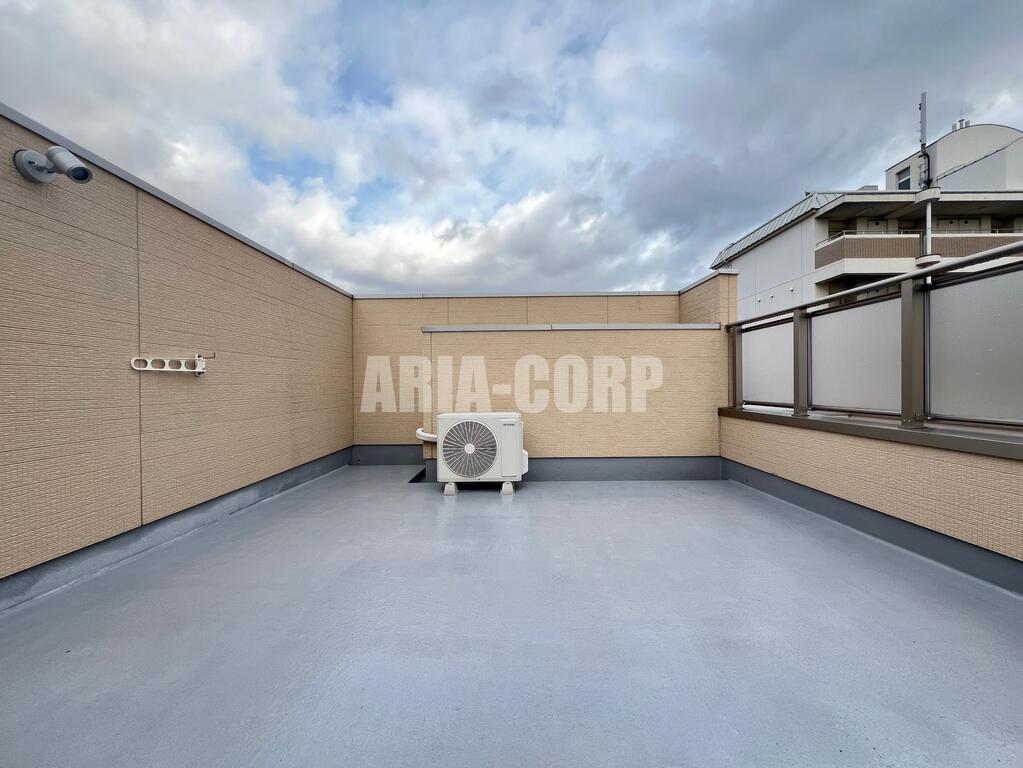 バルコニー　11.3帖のルーフバルコニーあり♪