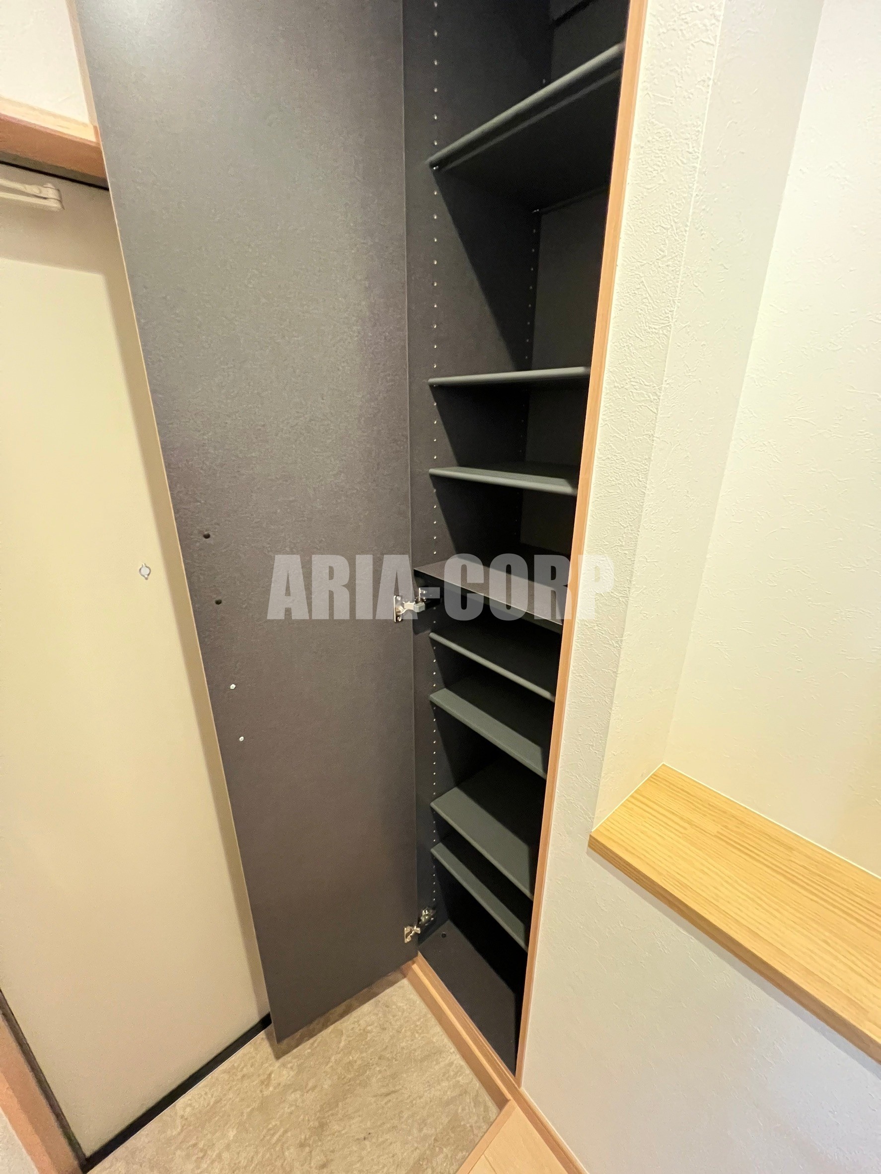 玄関　縦型シューズBOX搭載しております◎