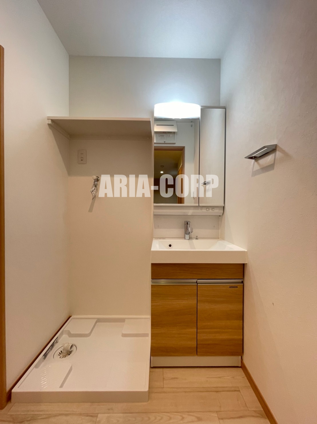 洗面設備　シャンプードレッサー付のお洒落な洗面所♪