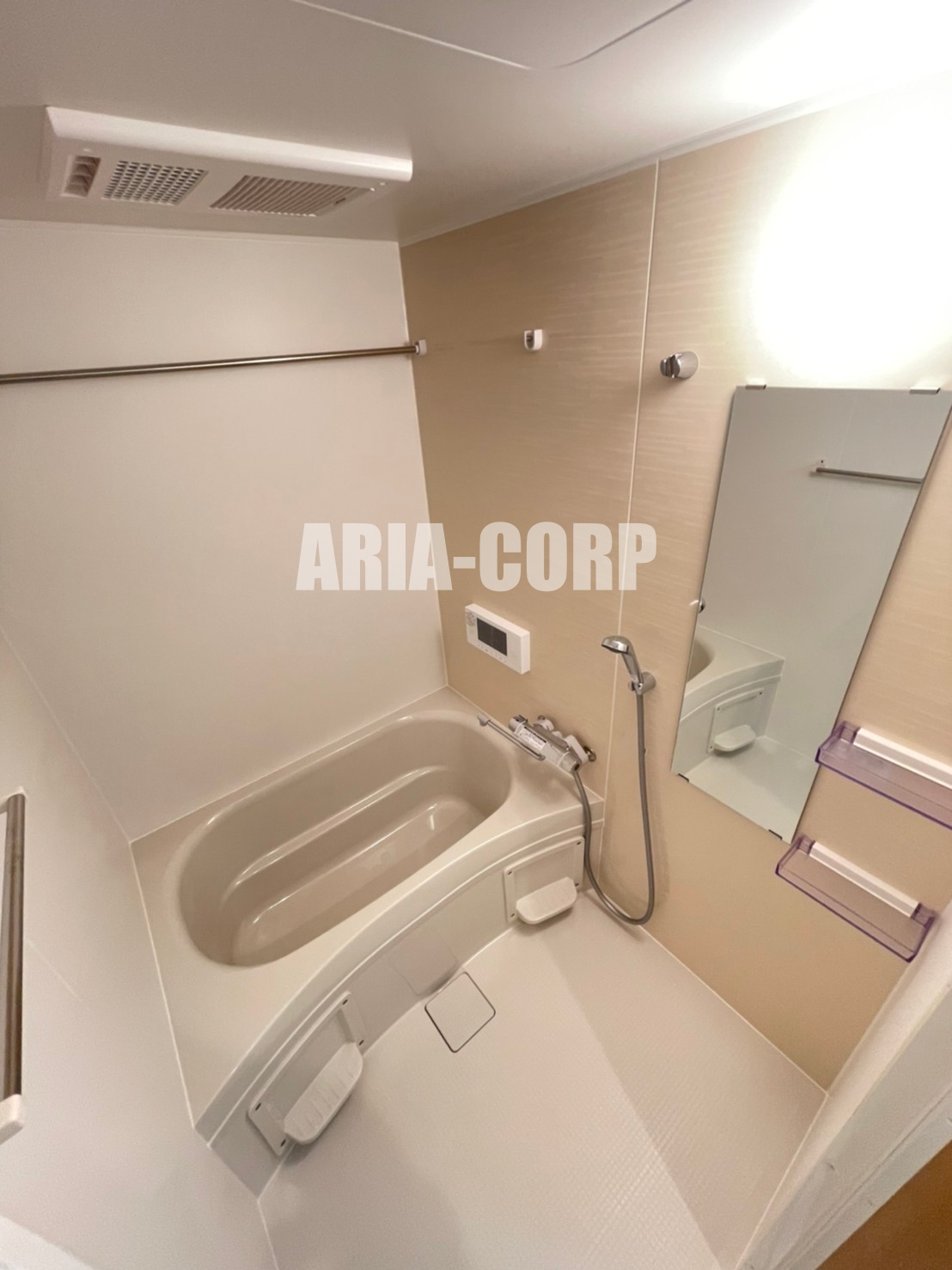 バス・シャワールーム　浴室乾燥機つきのお洒落なバスルーム◎