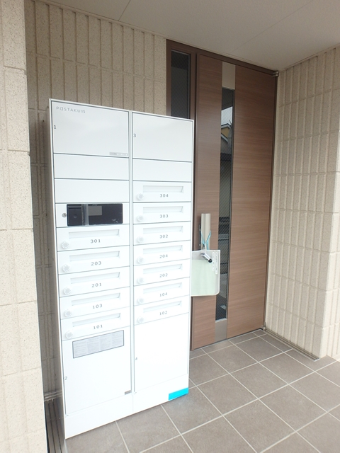 その他共有部分　●エントランスは、オートロック・宅配ボックス完備。