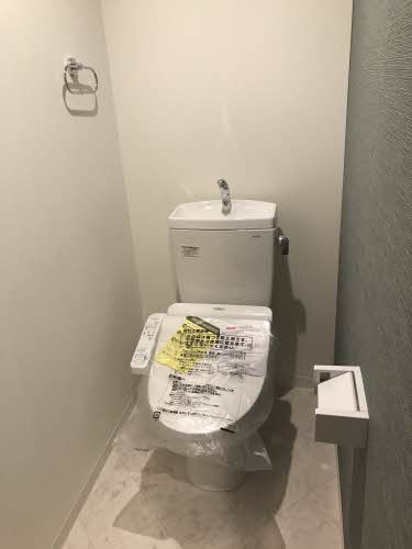 トイレ　写真は別号室のものです。