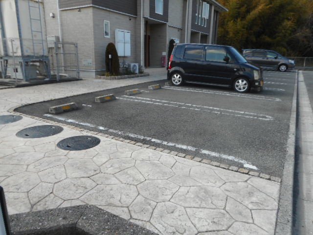 駐車場　車をお持ちの方に嬉しい駐車場付きの物件です