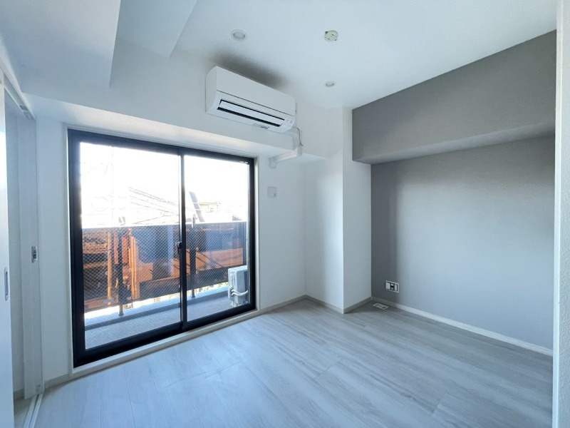 居室・リビング　家具の配置に困らないリビングですね