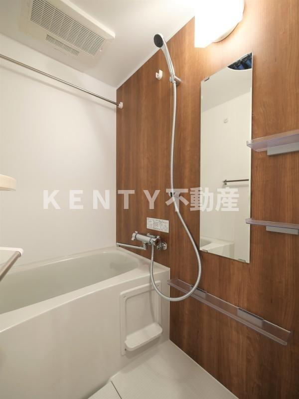 バス・シャワールーム　コンパクトで使いやすいお風呂です