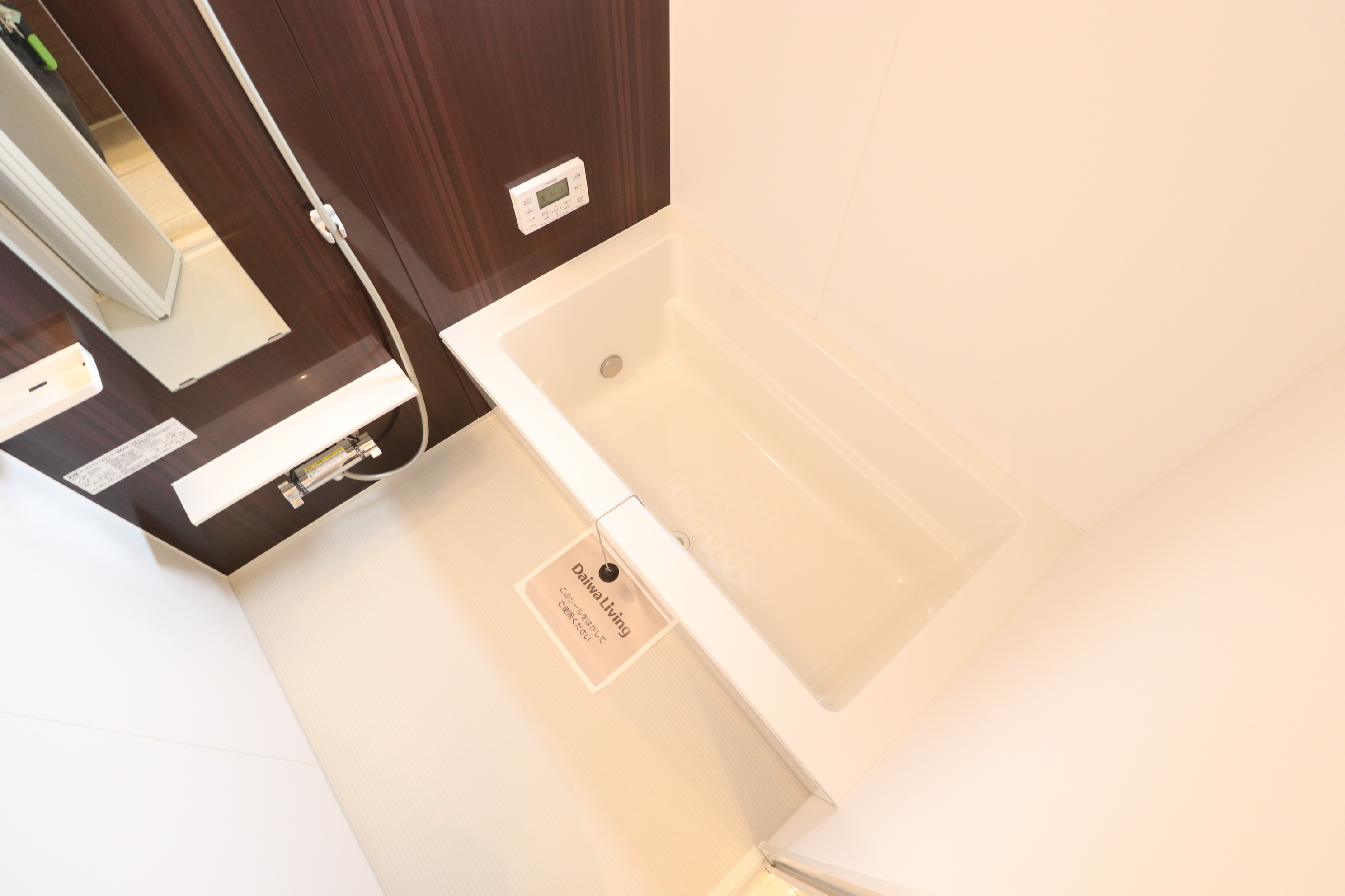 バス・シャワールーム　鏡付きのバスルーム♪